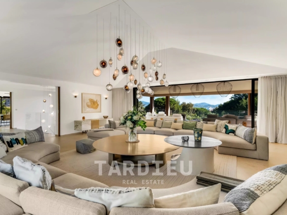 Saint-Tropez : Propriété d'exception vue mer