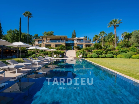 Saint-Tropez : Propriété d'exception vue mer