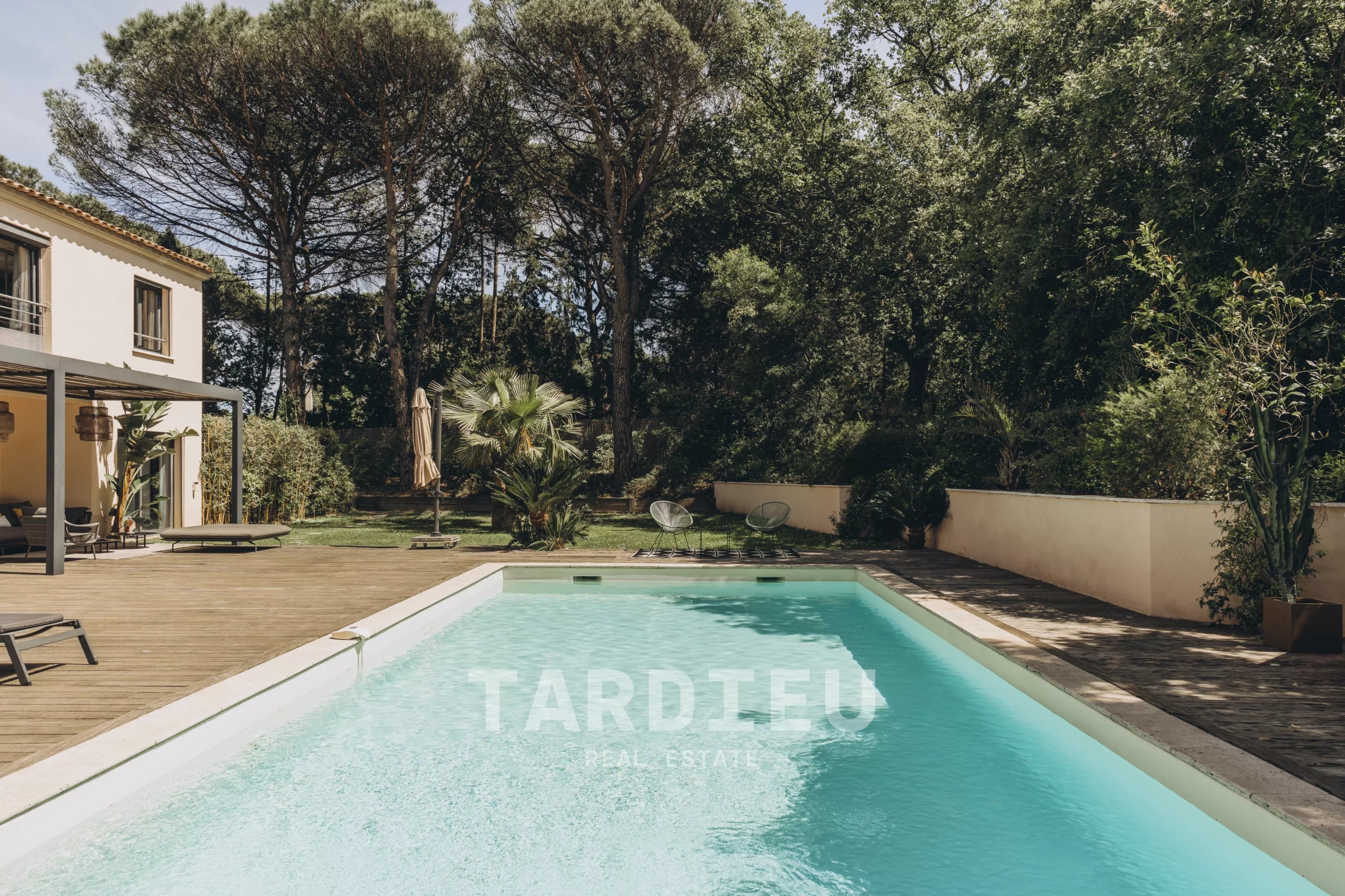 Gassin – Villa avec 5 chambres, piscine et plage à pieds