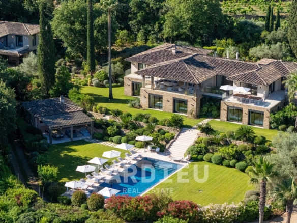 Saint-Tropez : Propriété d'exception vue mer