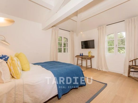 Villa Prestigieuse, Proximité Place des Lices
