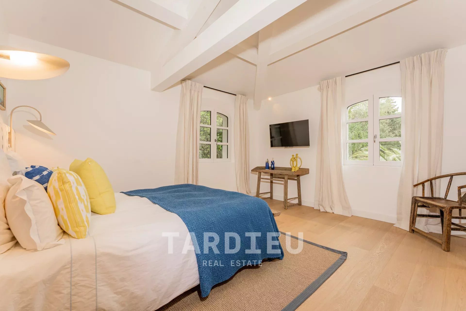Villa Prestigieuse, Proximité Place des Lices