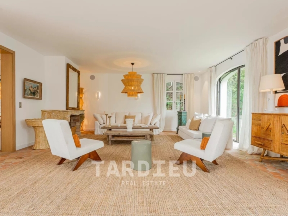 Villa Prestigieuse, Proximité Place des Lices