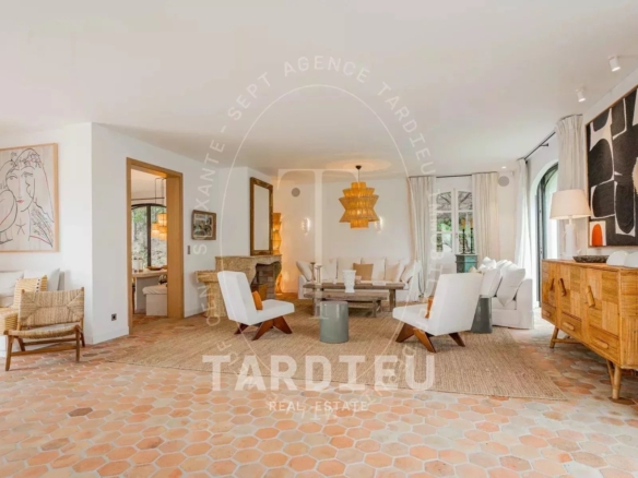 Villa Prestigieuse, Proximité Place des Lices