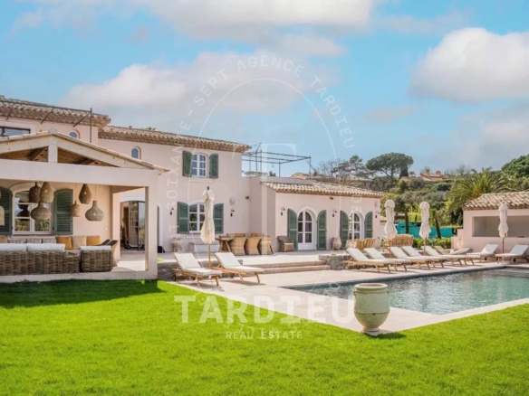 Villa Prestigieuse, Proximité Place des Lices