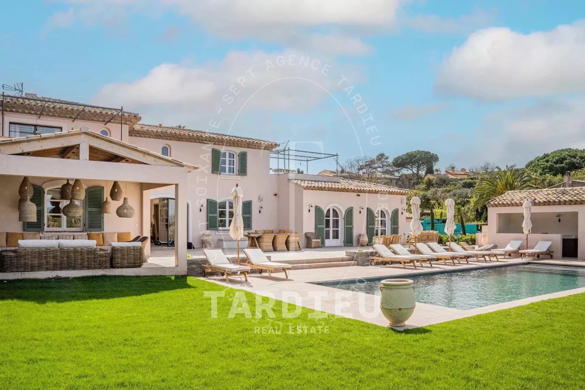 Villa Prestigieuse, Proximité Place des Lices