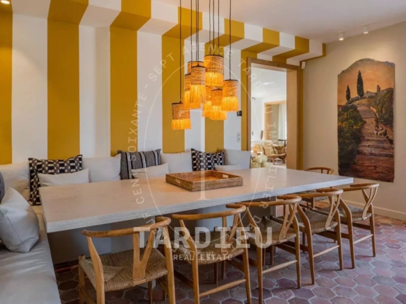 Villa Prestigieuse, Proximité Place des Lices