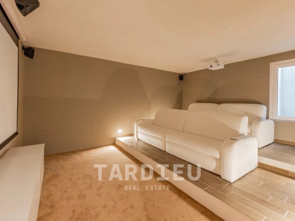Villa Prestigieuse, Proximité Place des Lices