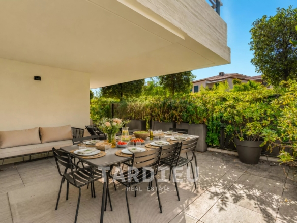 Appartement avec terrasse proche place des lices