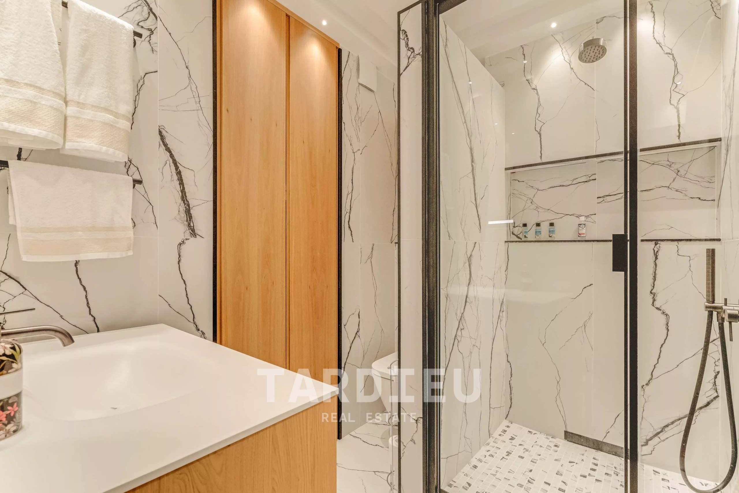 Appartement avec terrasse proche place des lices