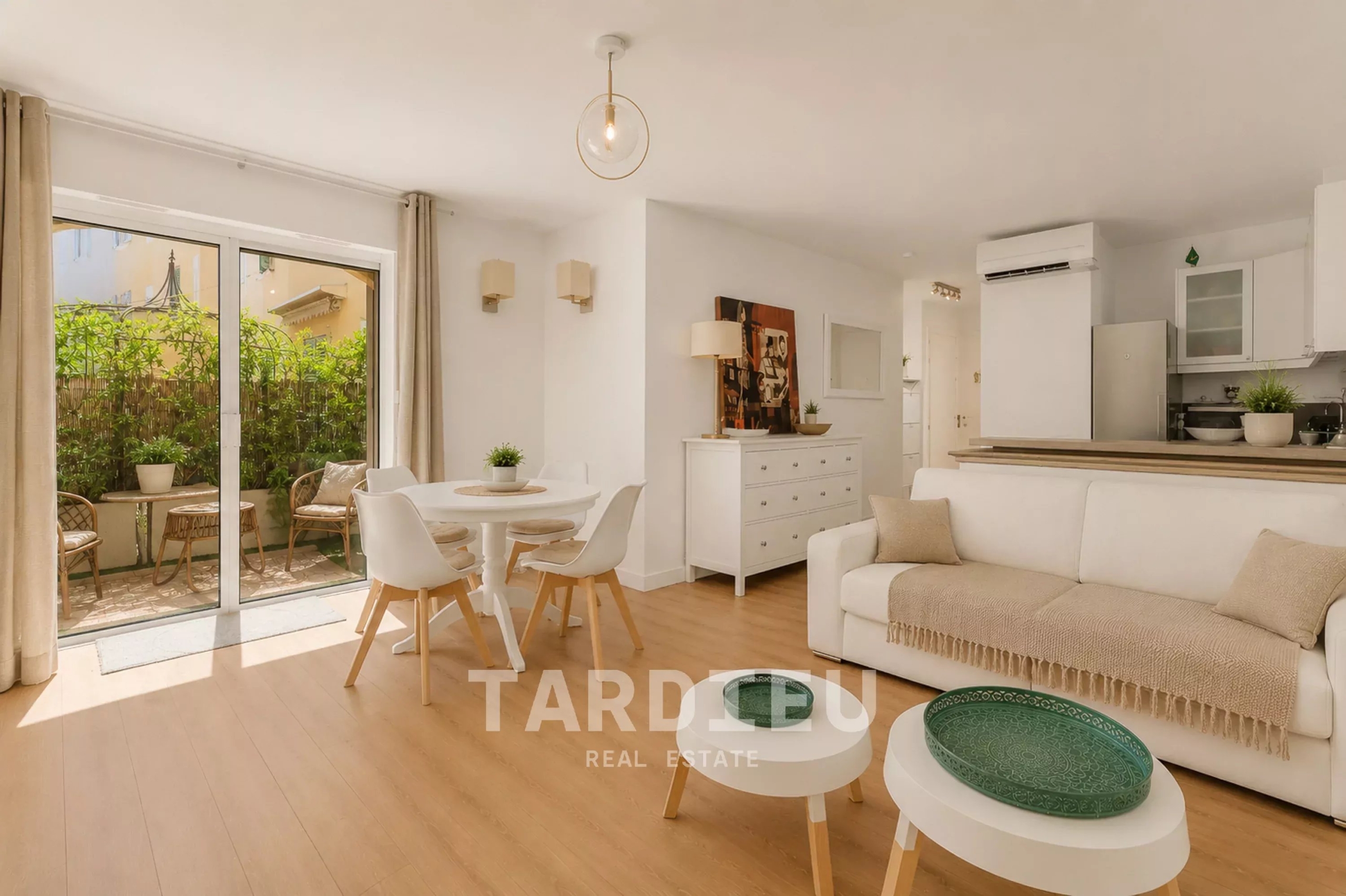 Appartement centre-ville avec terrasse et parking