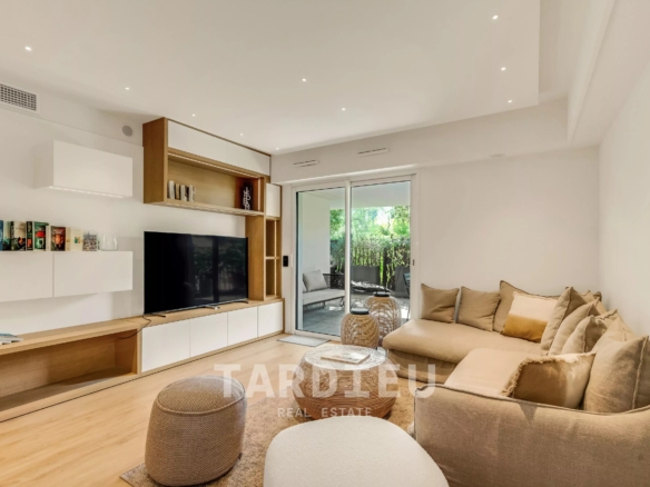 Appartement avec terrasse proche place des lices