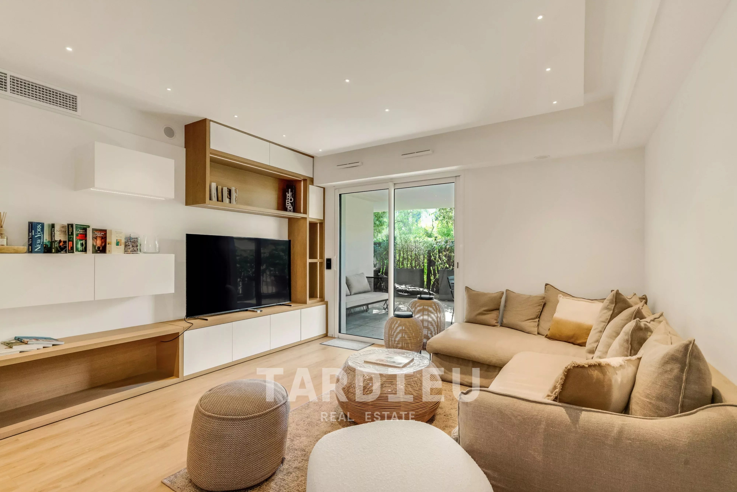 Appartement avec terrasse proche place des lices