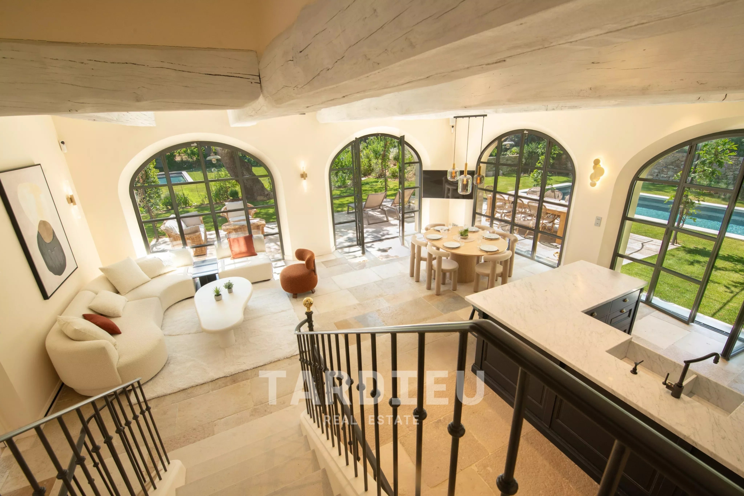 Deux villas neuves, proche centre village