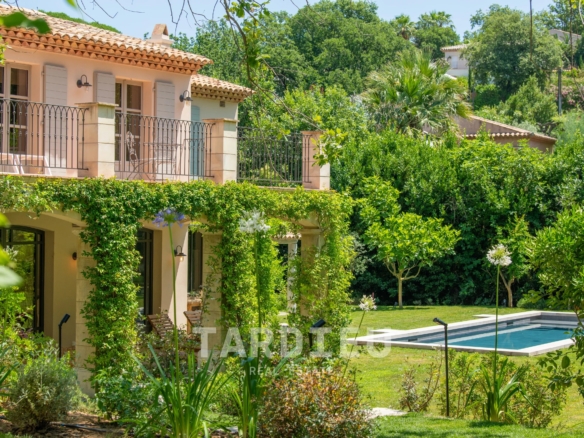 Deux villas neuves, proche centre village