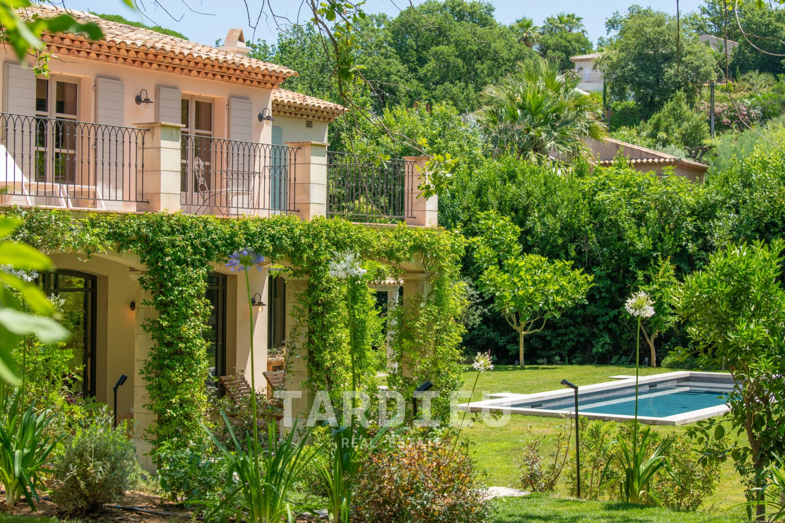 Deux villas neuves, proche centre village