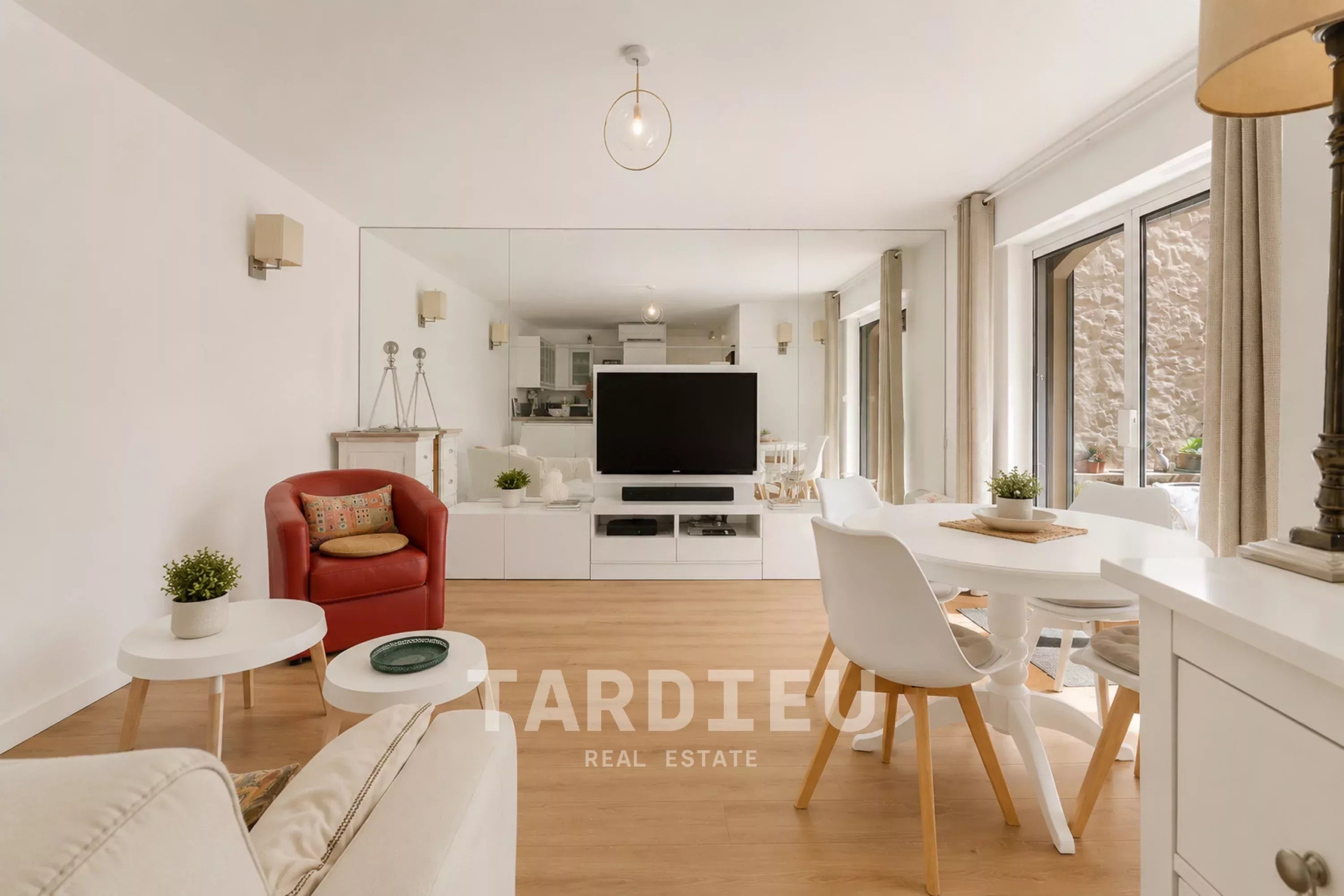 Appartement centre-ville avec terrasse et parking