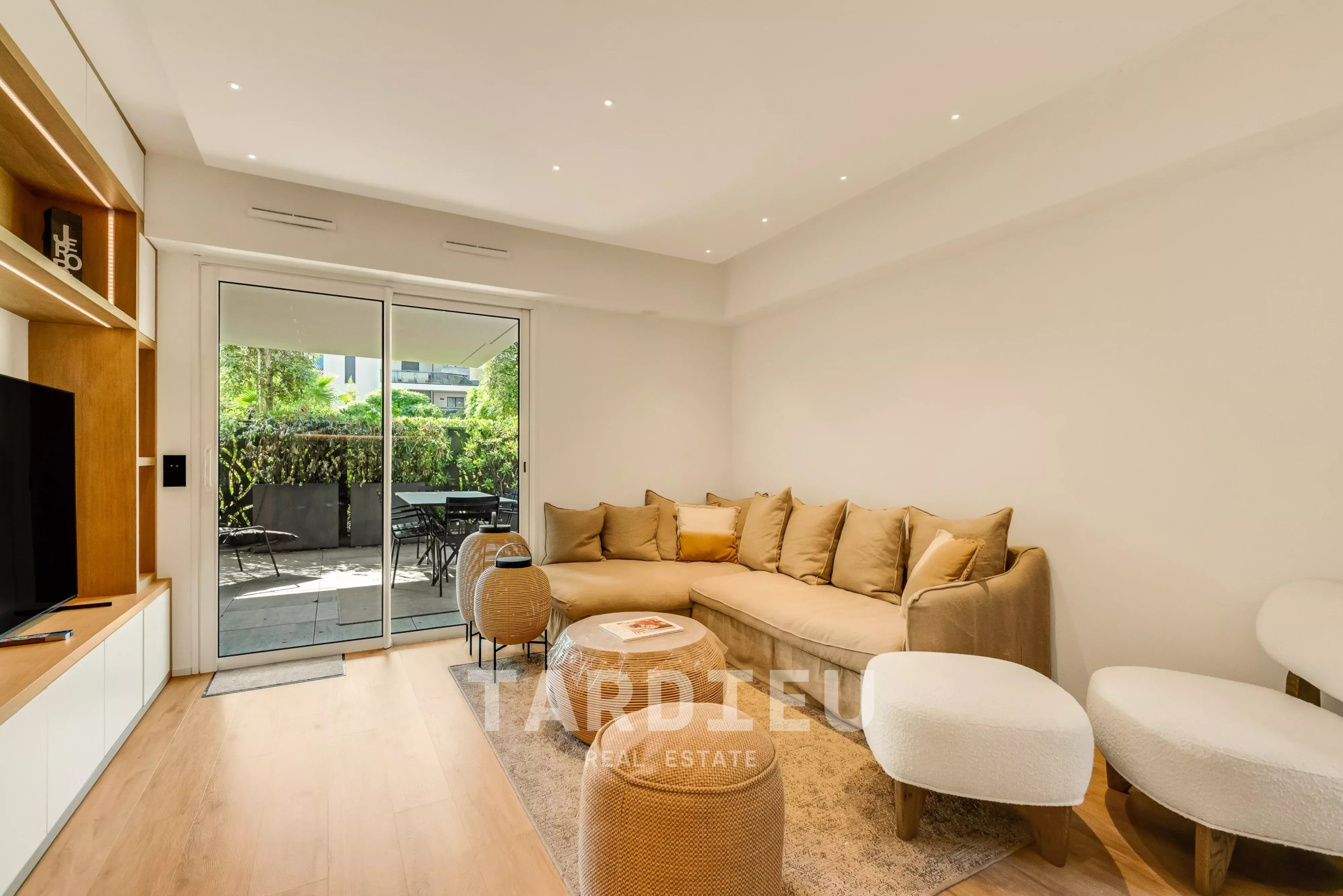 Appartement avec terrasse proche place des lices