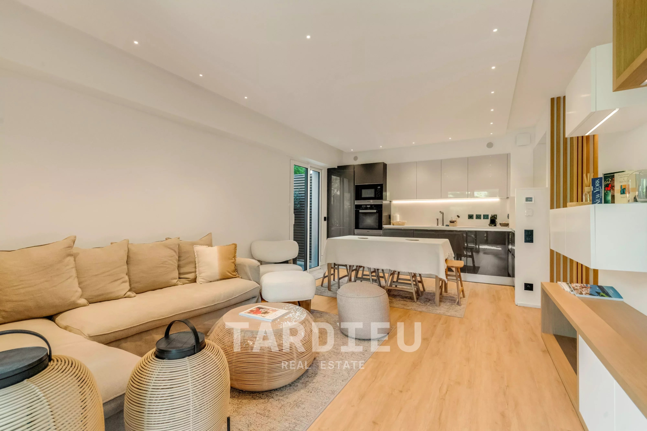 Appartement avec terrasse proche place des lices