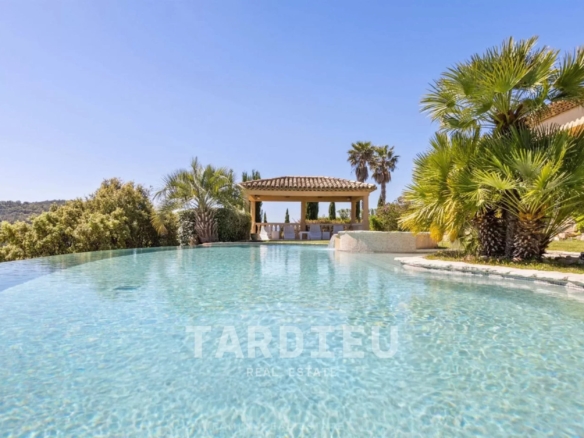Grimaud : Villa 450 m², vue mer panoramique
