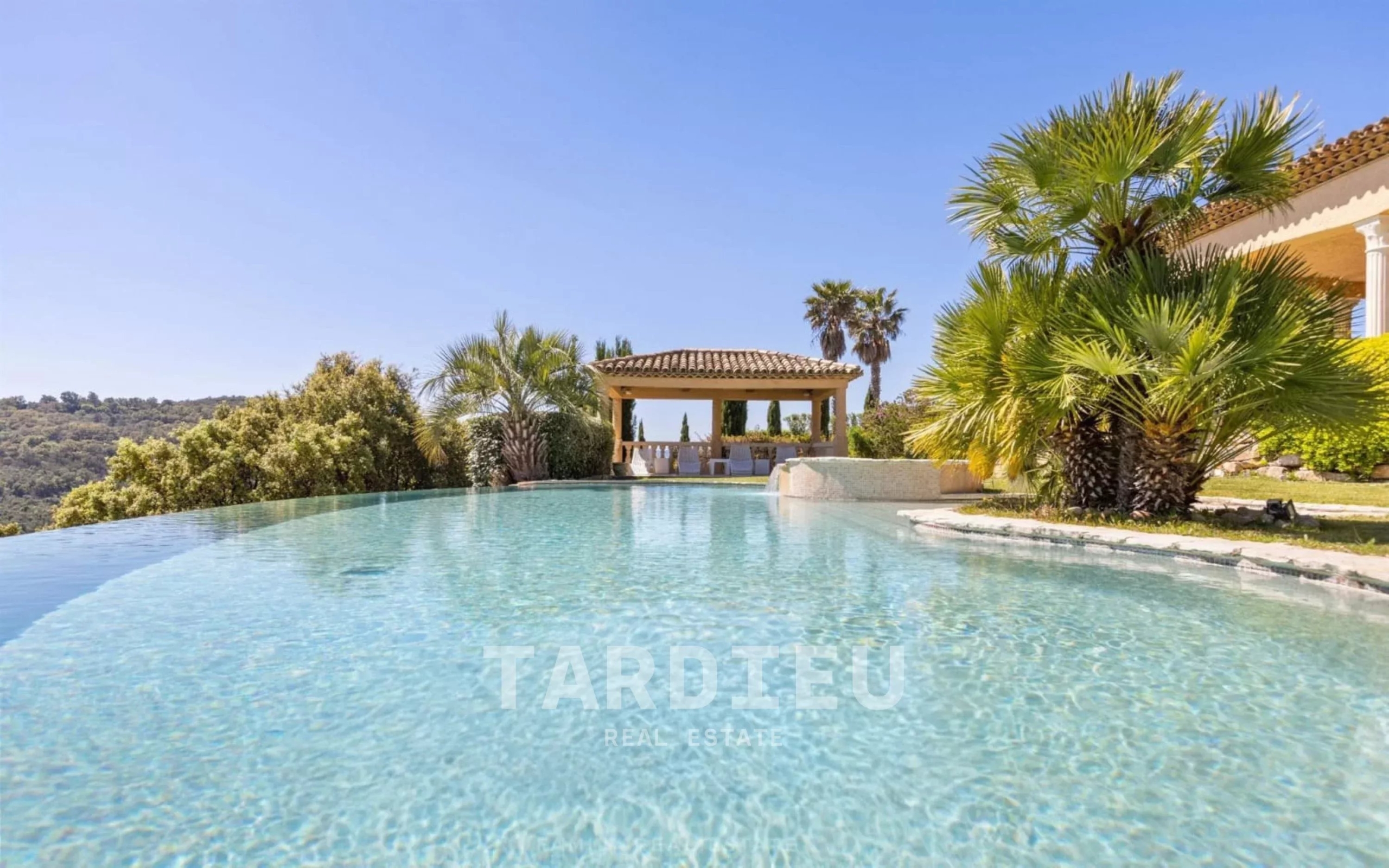 Grimaud : Villa 450 m², vue mer panoramique