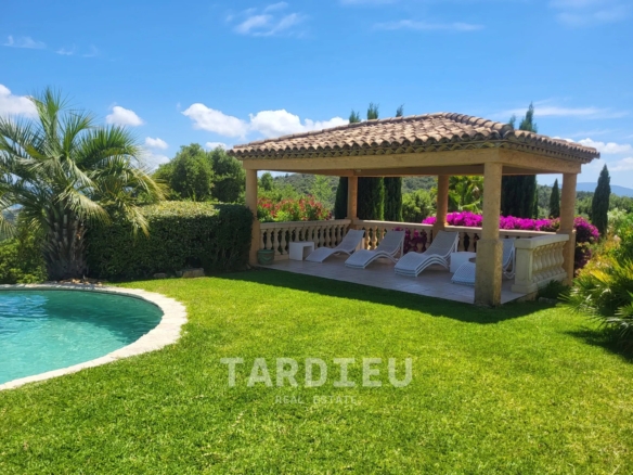 Grimaud : Villa 450 m², vue mer panoramique