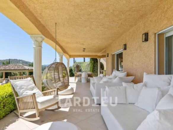 Grimaud : Villa 450 m², vue mer panoramique