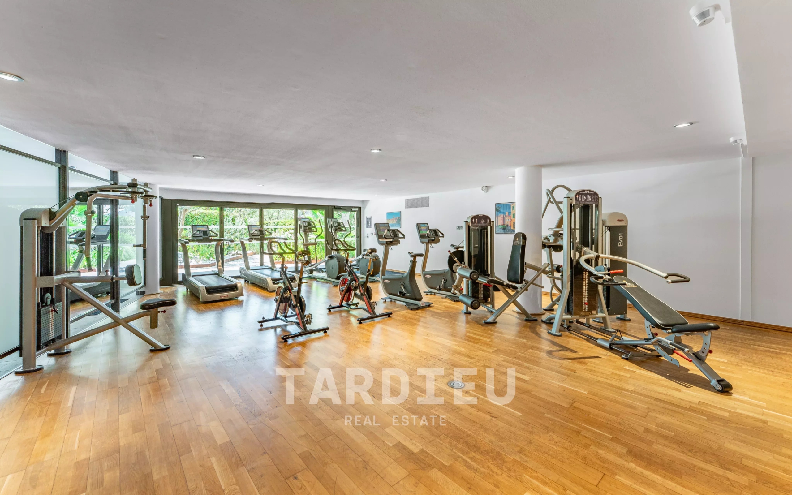 Saint-Tropez : appartement avec jardin et terrasse