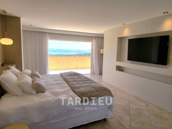 Grimaud : Villa 450 m², vue mer panoramique