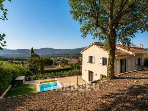 Villa rénovée, piscine, vue dégagée