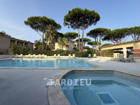 Gassin : Villa piscine, accès mer rapide