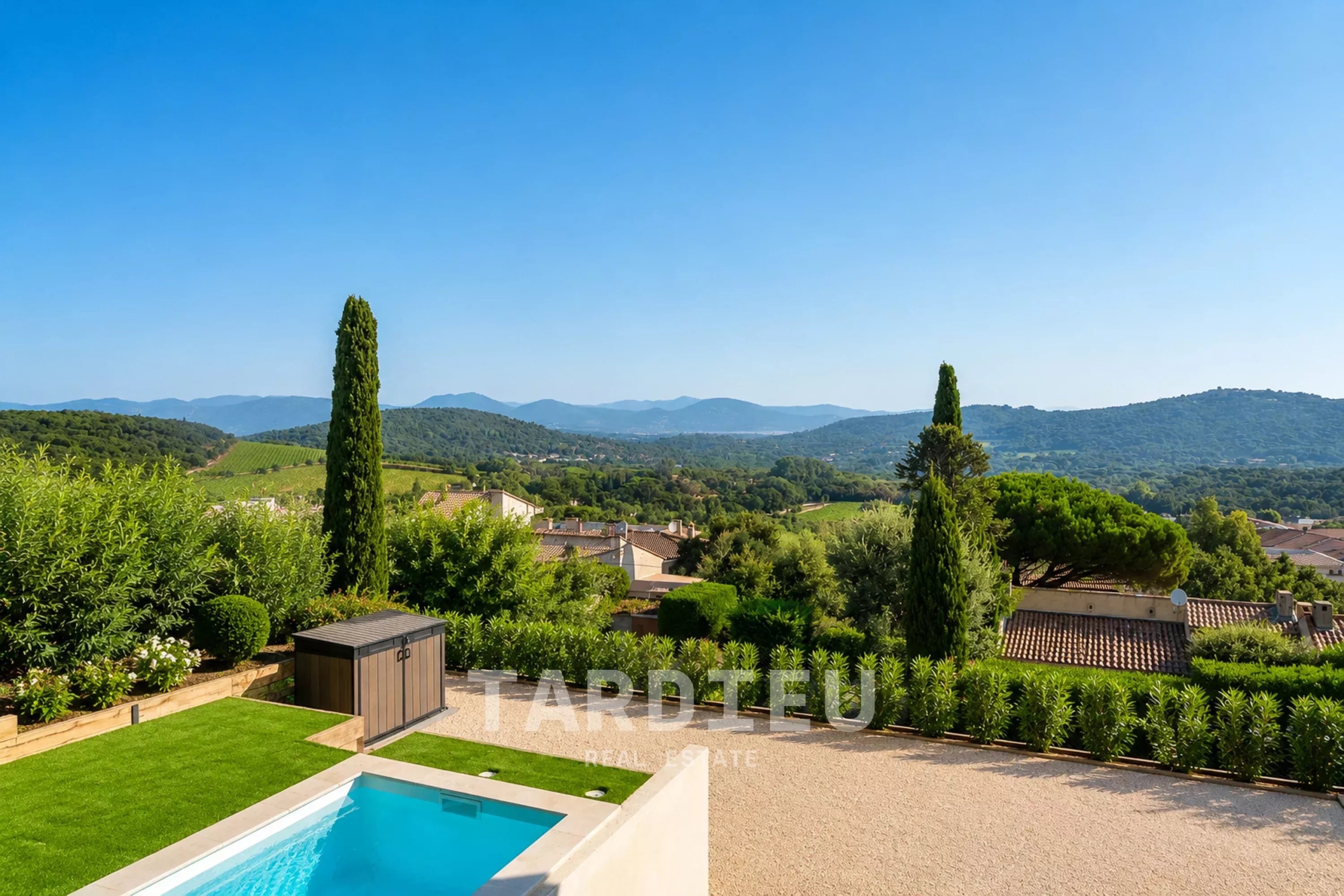 Villa rénovée, piscine, vue dégagée