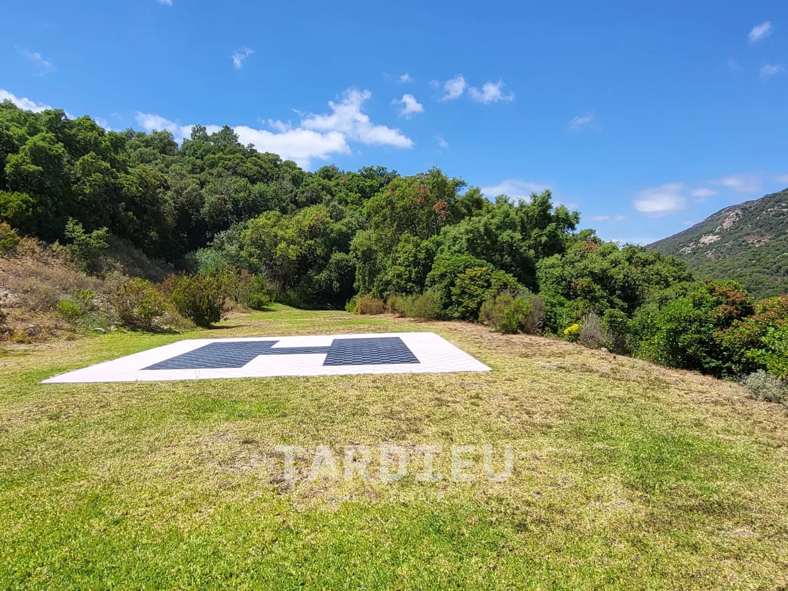 Grimaud : Villa 450 m², vue mer panoramique