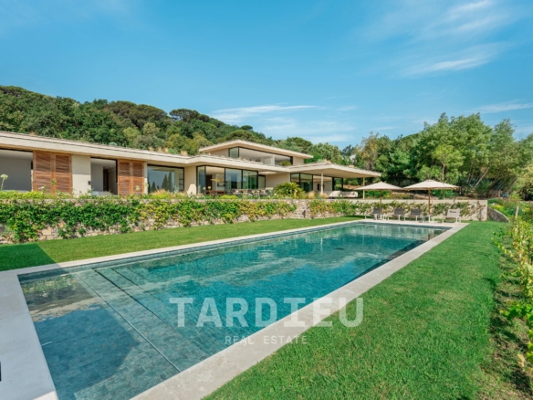 Villa Ramatuelle : vues campagne et mer
