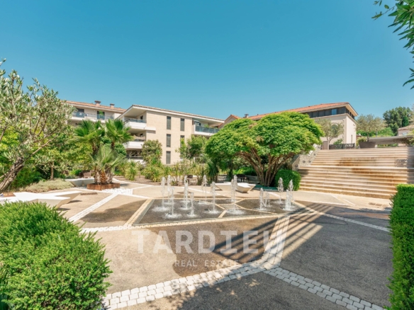 Saint-Tropez : appartement avec jardin et terrasse
