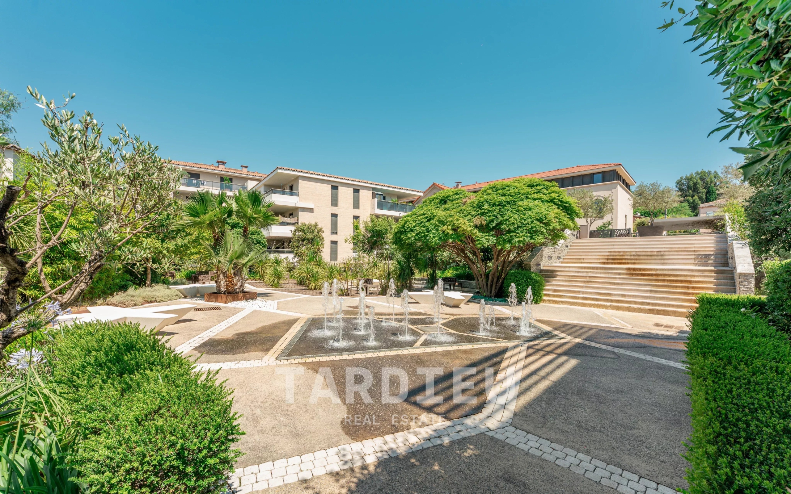 Saint-Tropez : appartement avec jardin et terrasse