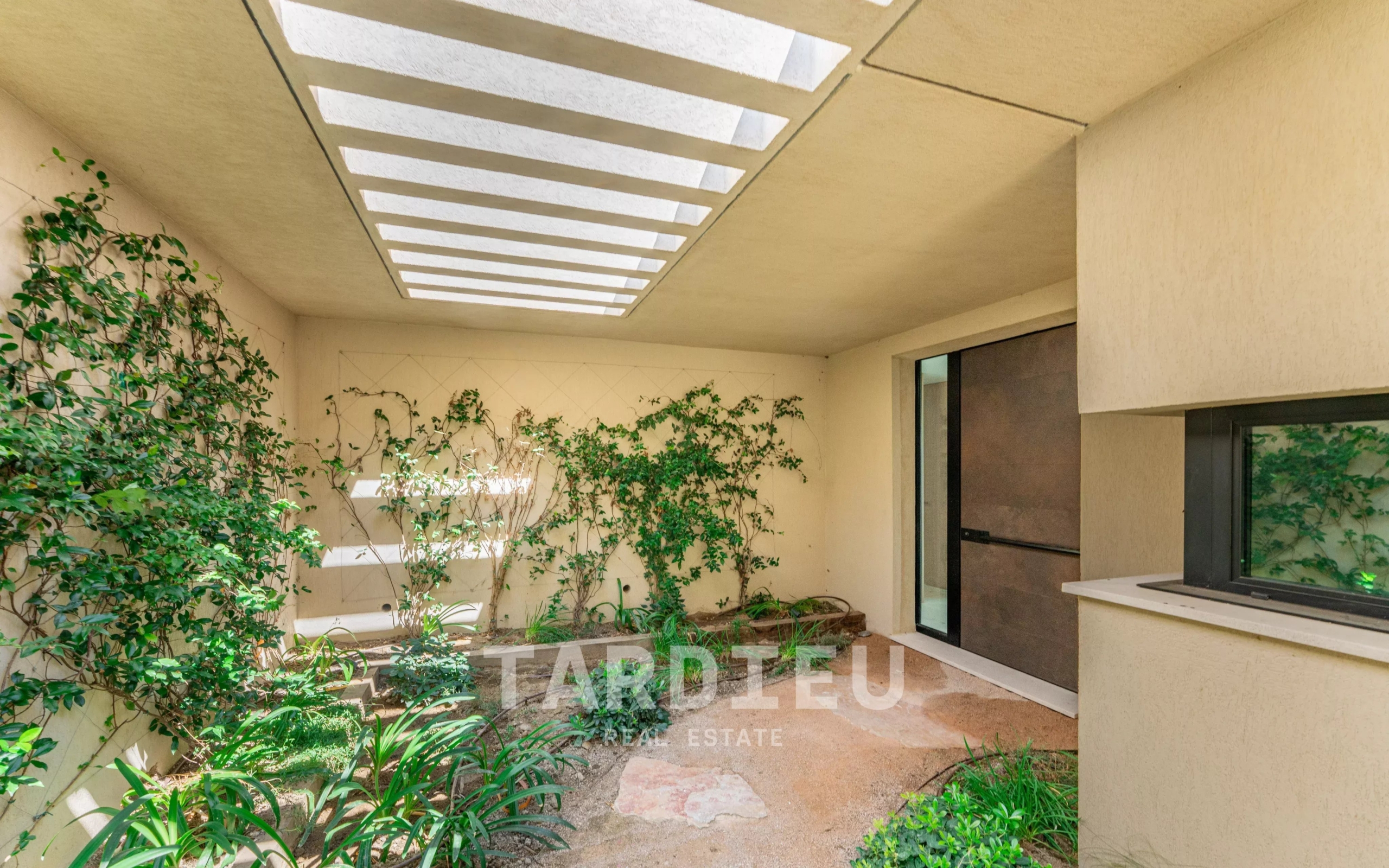 Villa Ramatuelle : vues campagne et mer