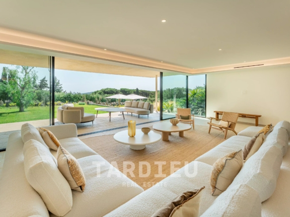 Villa Ramatuelle : vues campagne et mer