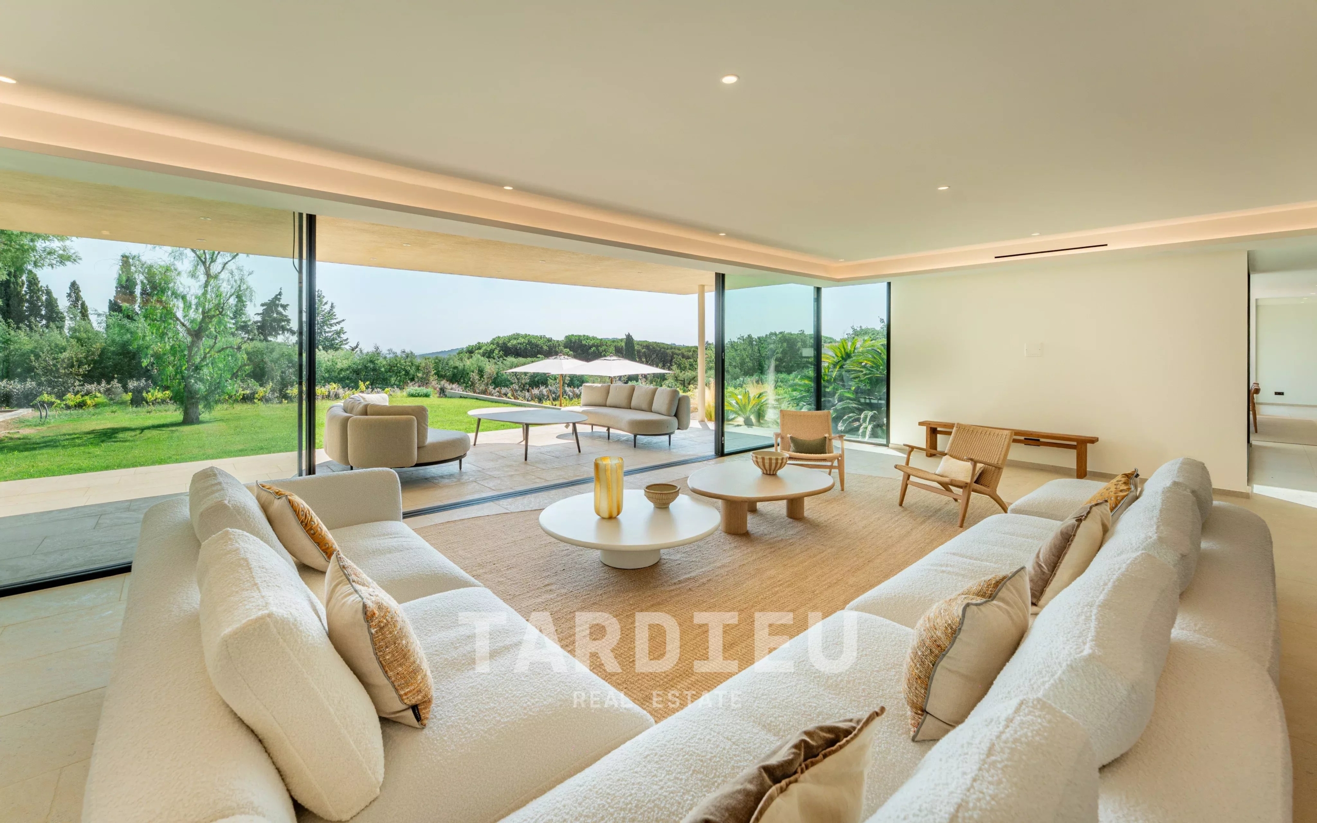 Villa Ramatuelle : vues campagne et mer